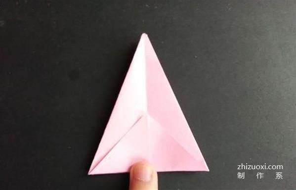 Pictures of how to fold handmade ornaments of paper corsages, and simple tutorials on how to make DIY origami paper corsages.