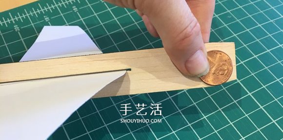 Illustration of how to make a homemade balsa glider