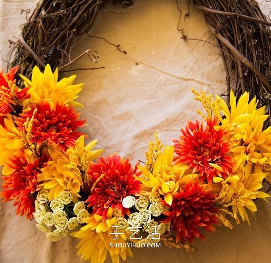 Tutorial on how to make a hand-made autumn fake flower garland with rattan