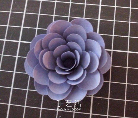 Simple steps to make handmade paper flowers