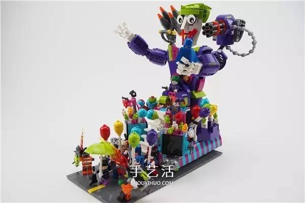 Lego play to this level! A LEGO model built with tens of thousands of building blocks