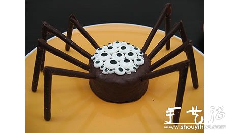 Handmade DIY spider cake