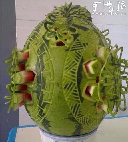 Exquisite watermelon carvings