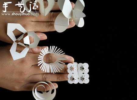 Cute ring made of paper cutting