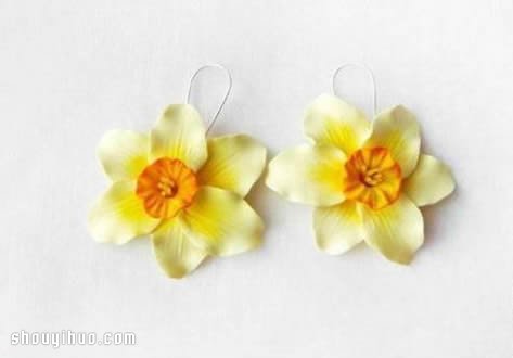 DIY handmade illustrated tutorial for elegant yellow flower soft pottery earrings and earrings