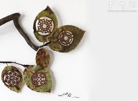 Amazing leaf carving art