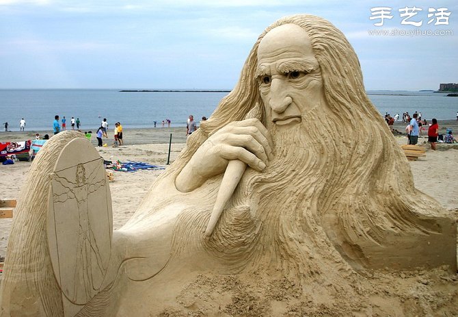 Magnificent and shocking sand sculpture art