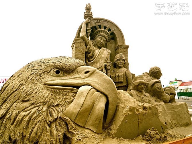 Magnificent and shocking sand sculpture art