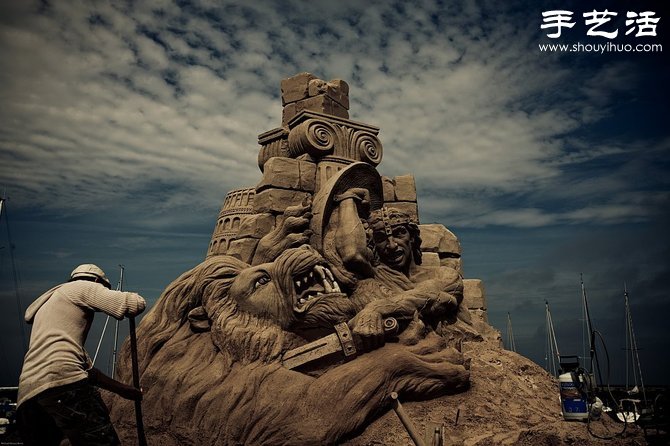 Magnificent and shocking sand sculpture art