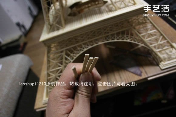 A detailed illustrated tutorial on making a model of the Eiffel Tower using chopsticks and bamboo skewers