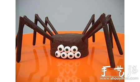 Handmade DIY spider cake