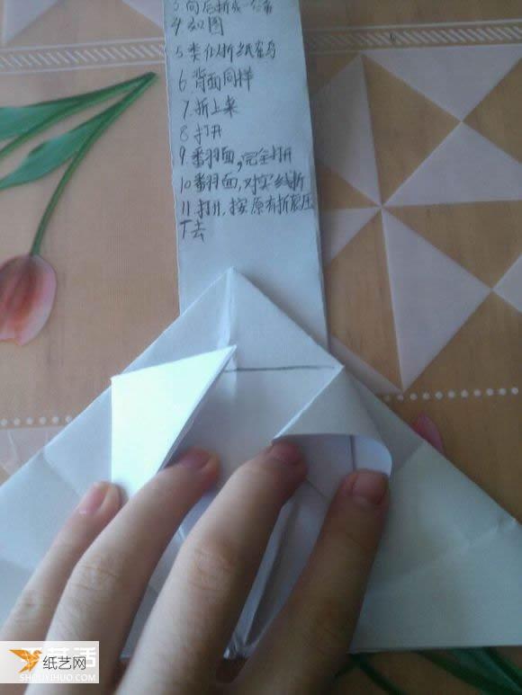 Step-by-step illustration of how to use origami to fold a cute grand piano