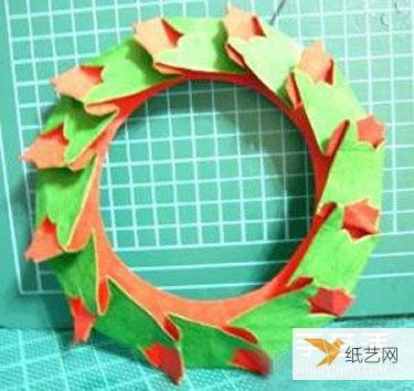 What I want to show you here is how to make a personalized Christmas card decoration wreath.