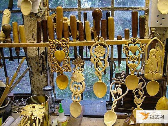 Comprehensive display of various carving works by the Love spoon wood carving artist Adam King