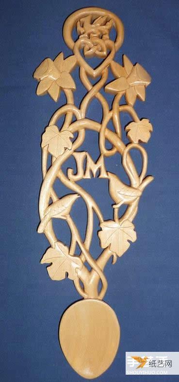 Comprehensive display of various carving works by the Love spoon wood carving artist Adam King