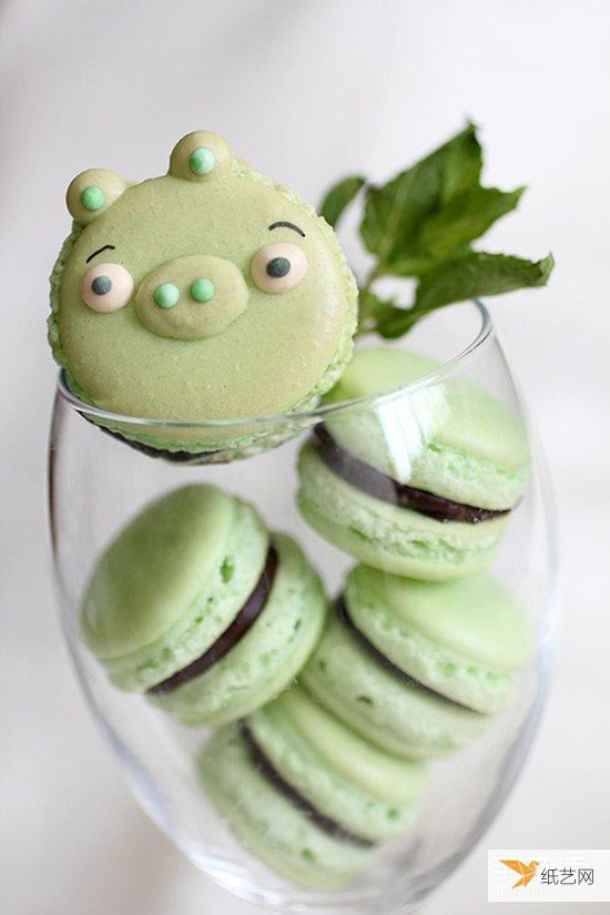 Tutorial on how to make personalized Angry Birds green piggy version of macarons