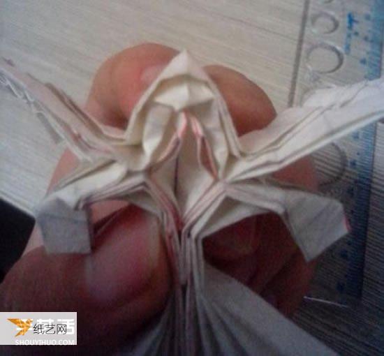 Illustration of the origami method of hand-folding a beautiful three-dimensional angel