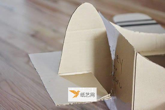 How to make full use of waste paper boxes to make airplanes