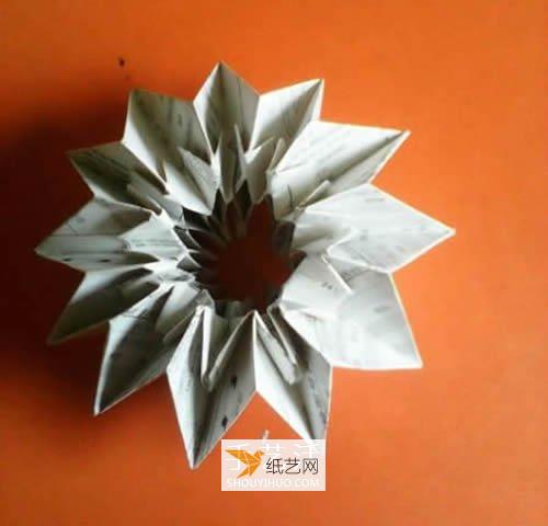 Illustration of how to fold paper fireworks by hand