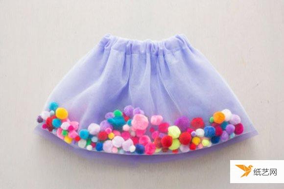 Illustration of how to make a super dreamy gauze skirt by putting yarn balls into it