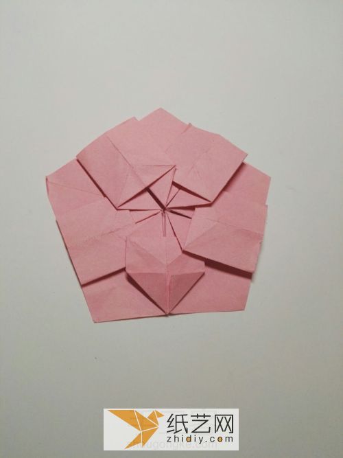 Tutorial on making origami cherry blossoms suitable for Christmas decoration