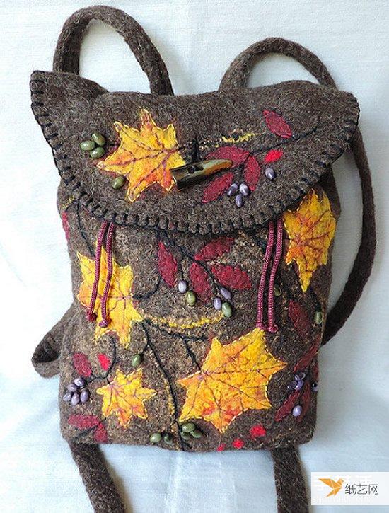 Pictures of backpacks made of wool felt look like exquisite oil paintings