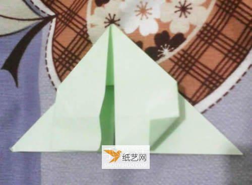 Illustration of how to fold paper fireworks by hand