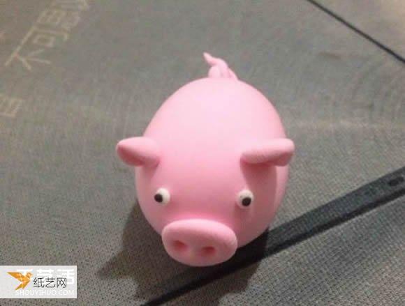 Find some illustrations of how to hand-knead personalized pink pigs from ultra-light clay