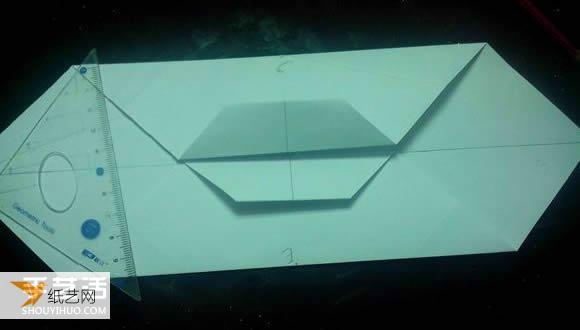 Illustration of a very beautiful hand-folded box with paper crane packaging