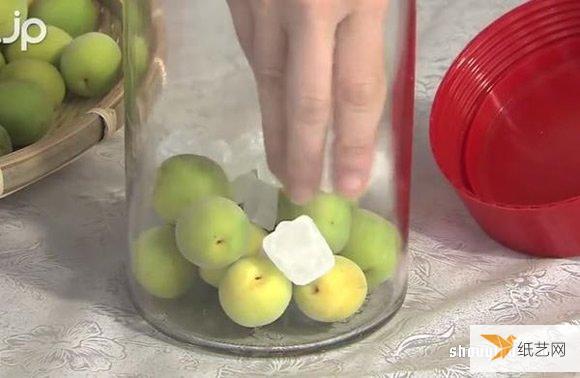 Tutorial on how to make your own refreshing plum drink, personalized plum juice