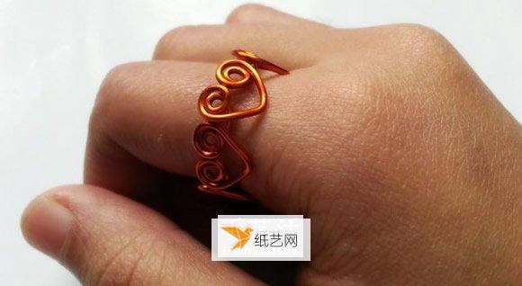 Illustration of how to make a heart-to-heart ring for your girlfriend on Valentine’s Day