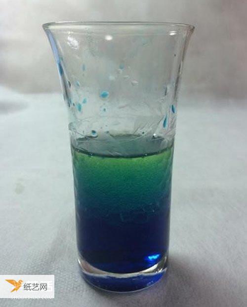 A simple experiment on oil and water separation: using different densities to separate oil and water