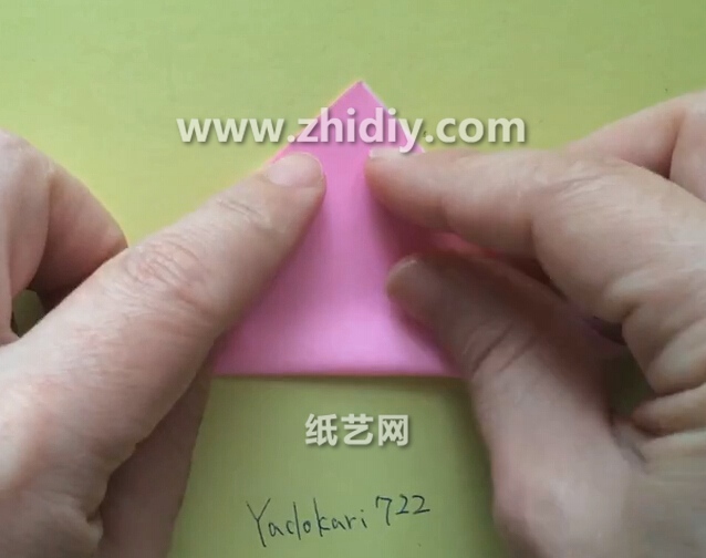 Tutorial on how to make origami flowers for Womens Day decoration. Teach you step by step how to make origami flowers.