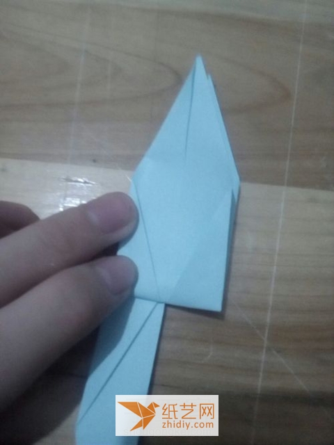 Innovative tutorial on how to make a flying origami crane