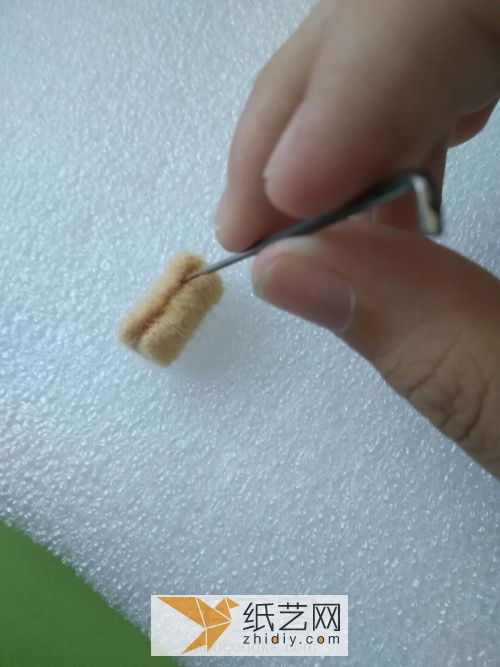 Tutorial on delicious cake rolls made from wool felt, a tempting Mid-Autumn Festival gift