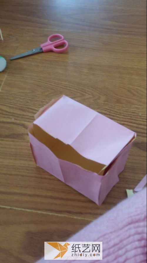 Tutorial on making childrens handmade origami storage boxes suitable for children to make independently