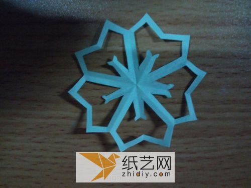 How to make New Year snowflake paper-cutting. Simple paper-cutting snowflake real photo tutorial