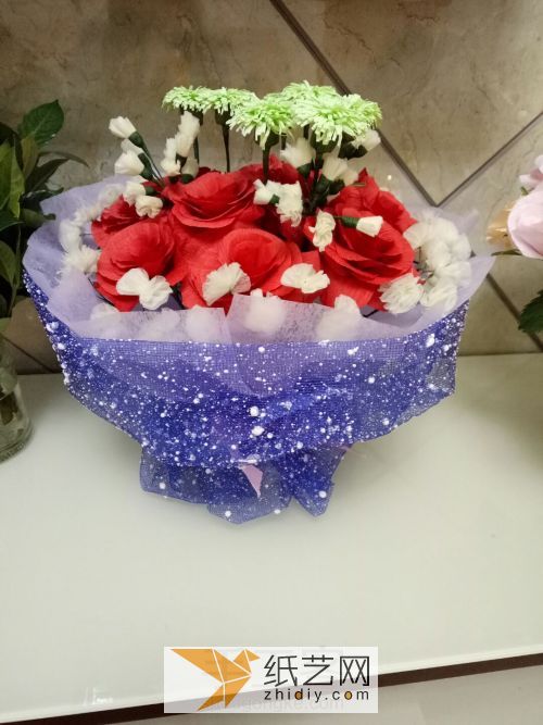 Super beautiful simulated paper flower rose bouquet made of crepe paper for decoration during wedding ceremony