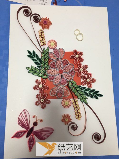 A complete hand-illustrated tutorial for the complex paper-quilling butterfly flower.