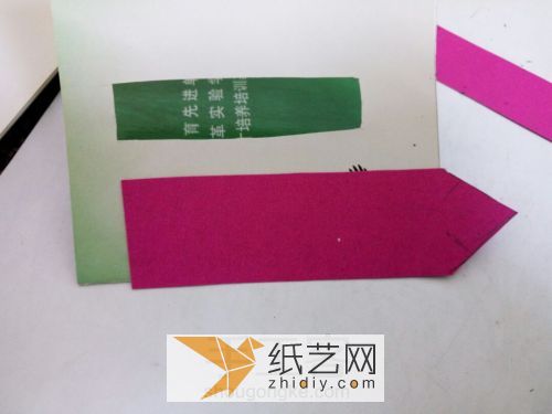 Chinese Valentines Day three-dimensional greeting cards are made using the exploding box mechanism