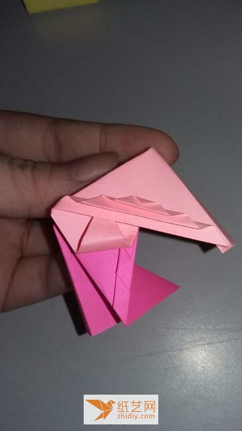 Tutorial on how to make a four-color origami gift box with a lid. It’s a great gift box for Teacher’s Day.