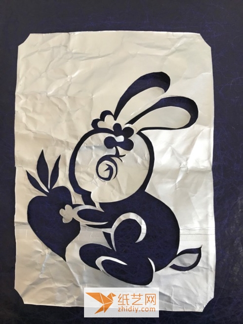 Tutorial on how to make a cute little white rabbit pulling out a radish paper cut