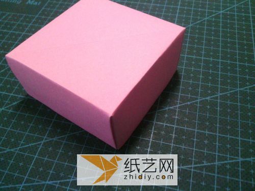 It’s very convenient to make an origami storage box