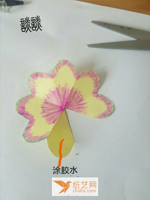 For Christmas greeting cards, you can choose to make this three-dimensional flower greeting card.