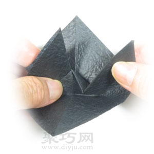 Basic origami folding method: right diamond fold