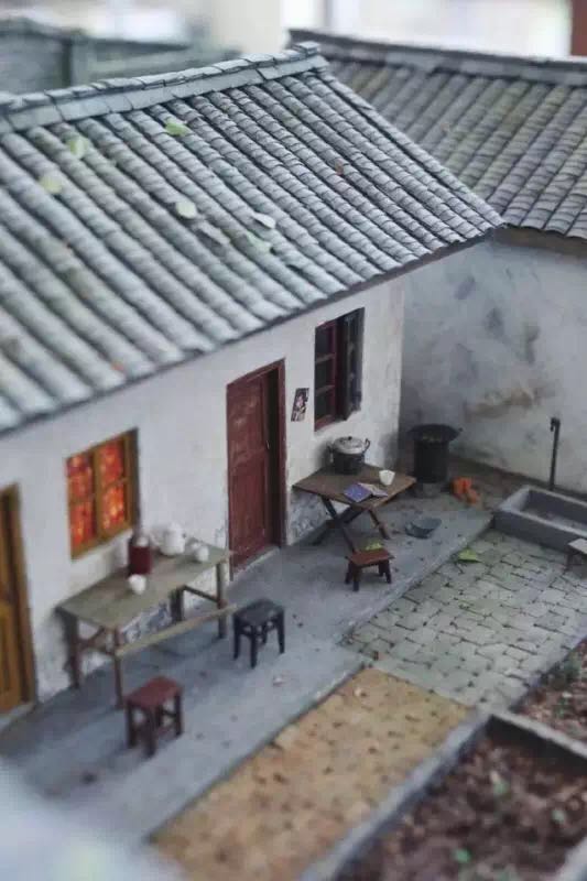 A young man from Beijing rebuilt a miniature old Beijing city