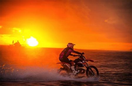 Do you dare to play motorcycle surfing?