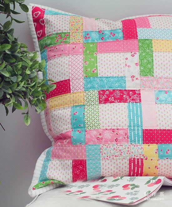 Friends who like patchwork style, make your own small fresh patchwork pillow at home