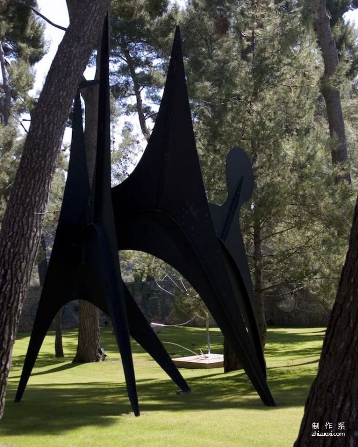 Explore the art of sculpture in nature