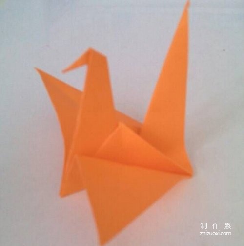 Illustrated tutorial on how to fold a paper crane - super simple and cute paper crane